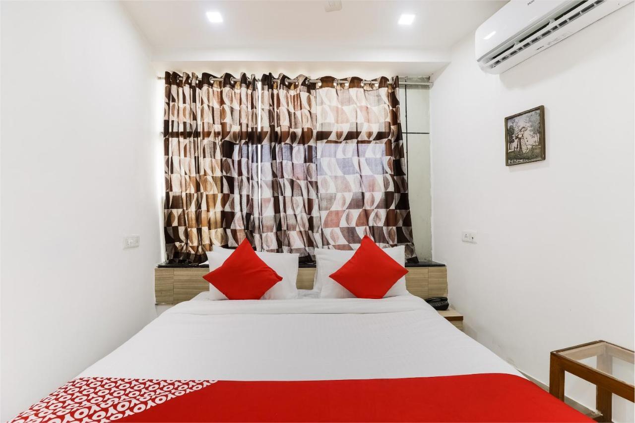 Oyo Hotel D Veeray Ahmadábád Exteriér fotografie